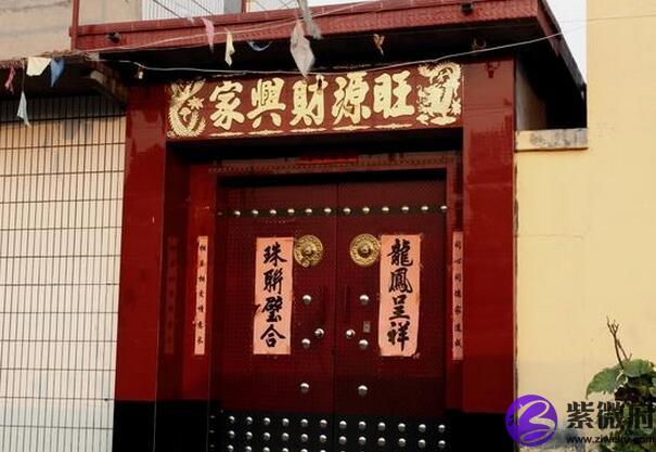 1,金锁玉关风水:大门是阳宅的气口,对家居风水影响重大.