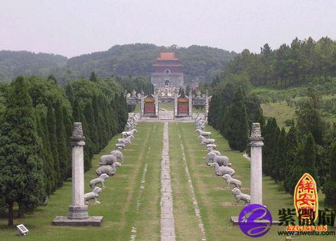 封土堆积如山,故帝王陵又称山陵,如汉高祖刘邦的长陵,汉武帝刘彻的