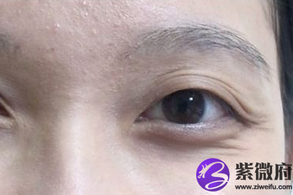 鱼尾纹的生长是比较杂乱的,没有规律,这样的免面相也是不怎么好的.