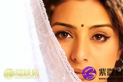 但是有一点需要强调的是,长在眉心的美人痣非要是红色的才叫美人痣哦