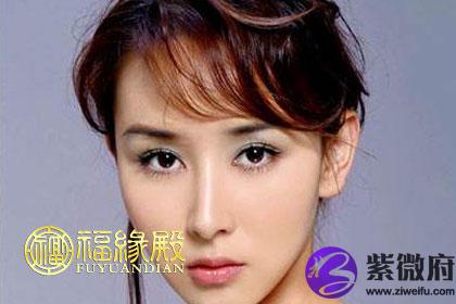 鼻梁高挺:女人鼻梁直而挺,山根丰隆,鼻翼饱满的鼻相,这样的女子多半都