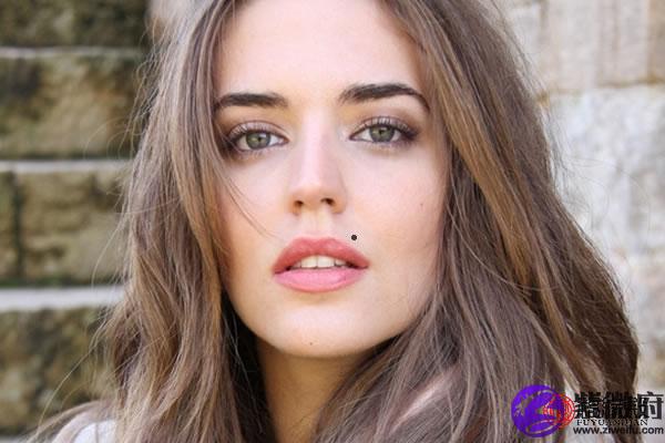 女人嘴角上方有痣