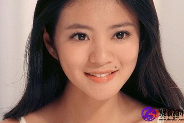 4,左嘴角上方有痣的女人娘家很有背景或实力,是上得厅堂下得厨房的