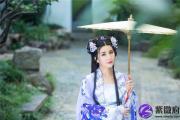 左眉毛上方有痣