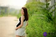 女生后背有痣