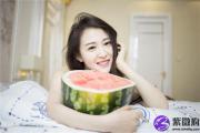 女人额头上有一条竖线