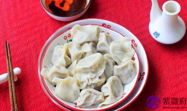 正月初一就吃百财饺子，汁多肉鲜嫩，全家老少都可吃