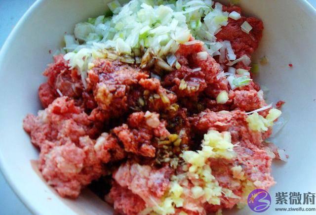 正月初一就吃百财饺子，汁多肉鲜嫩，全家老少都可吃