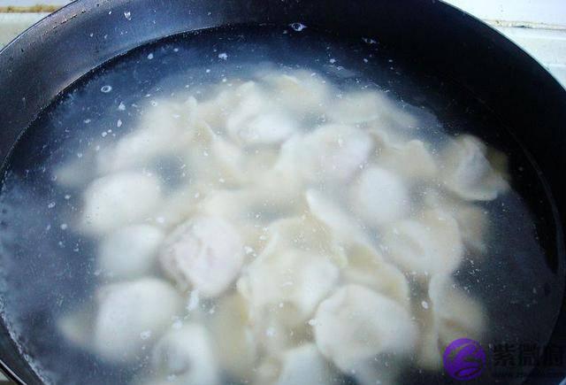 正月初一就吃百财饺子，汁多肉鲜嫩，全家老少都可吃