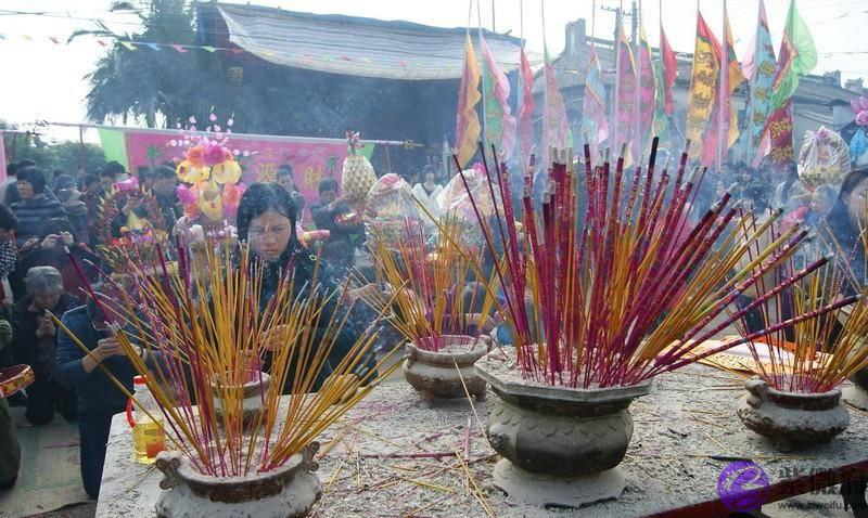 为什麽正月初四有“迎灶神”的习俗？原来与这个传说有关