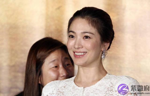 宋慧乔恭喜前辈入围奥斯卡，尹汝贞超酷回应让她哭笑不得