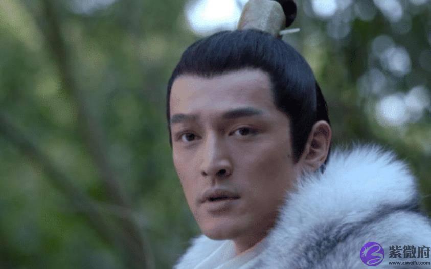 原来“胡歌”是他的艺名。原名曝光后，粉丝纷纷呼吁：改回来