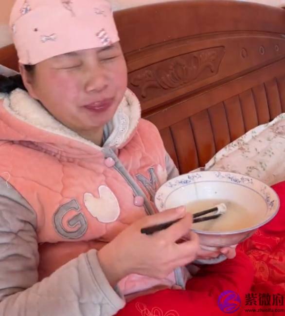 牛爱芳学让网友起名字，暴露名字是假的，网友：确定小春花是假生