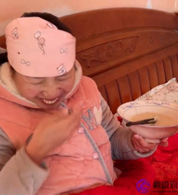 牛爱芳学让网友起名字，暴露名字是假的，网友：确定小春花是假生