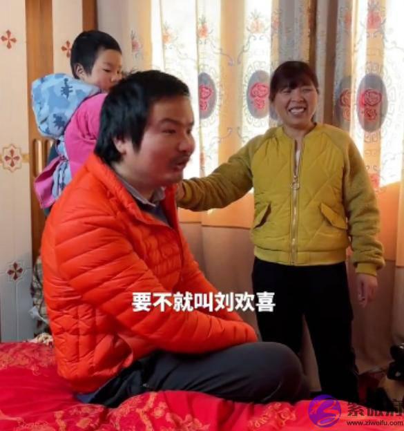 牛爱芳学让网友起名字，暴露名字是假的，网友：确定小春花是假生