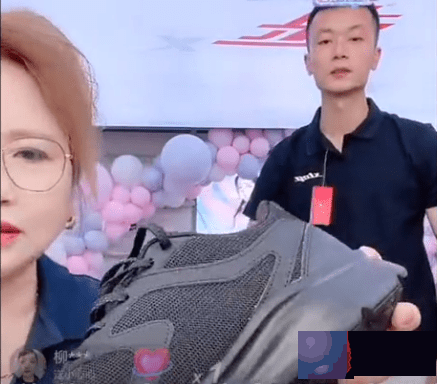 秋天阿婆虽未生儿子，却拥有四个男生的保护，两个女婿两个外孙
