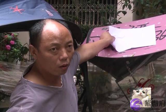 气愤！一觉醒来，10几辆摩托车竟被人喷上字，车主：“抠不掉”！