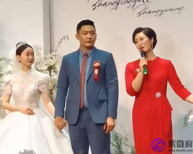 山西儿子结婚老爸忘词，高情商婆婆一番话救场彰显老公家庭地位