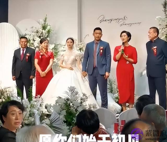 山西儿子结婚老爸忘词，高情商婆婆一番话救场彰显老公家庭地位