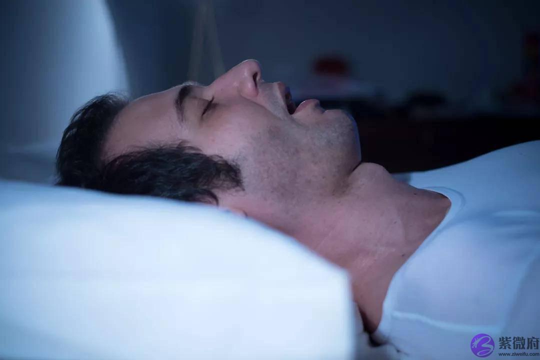 如果遇到“鬼压床”应该怎麽办？可不可以强行叫醒？看完再行动