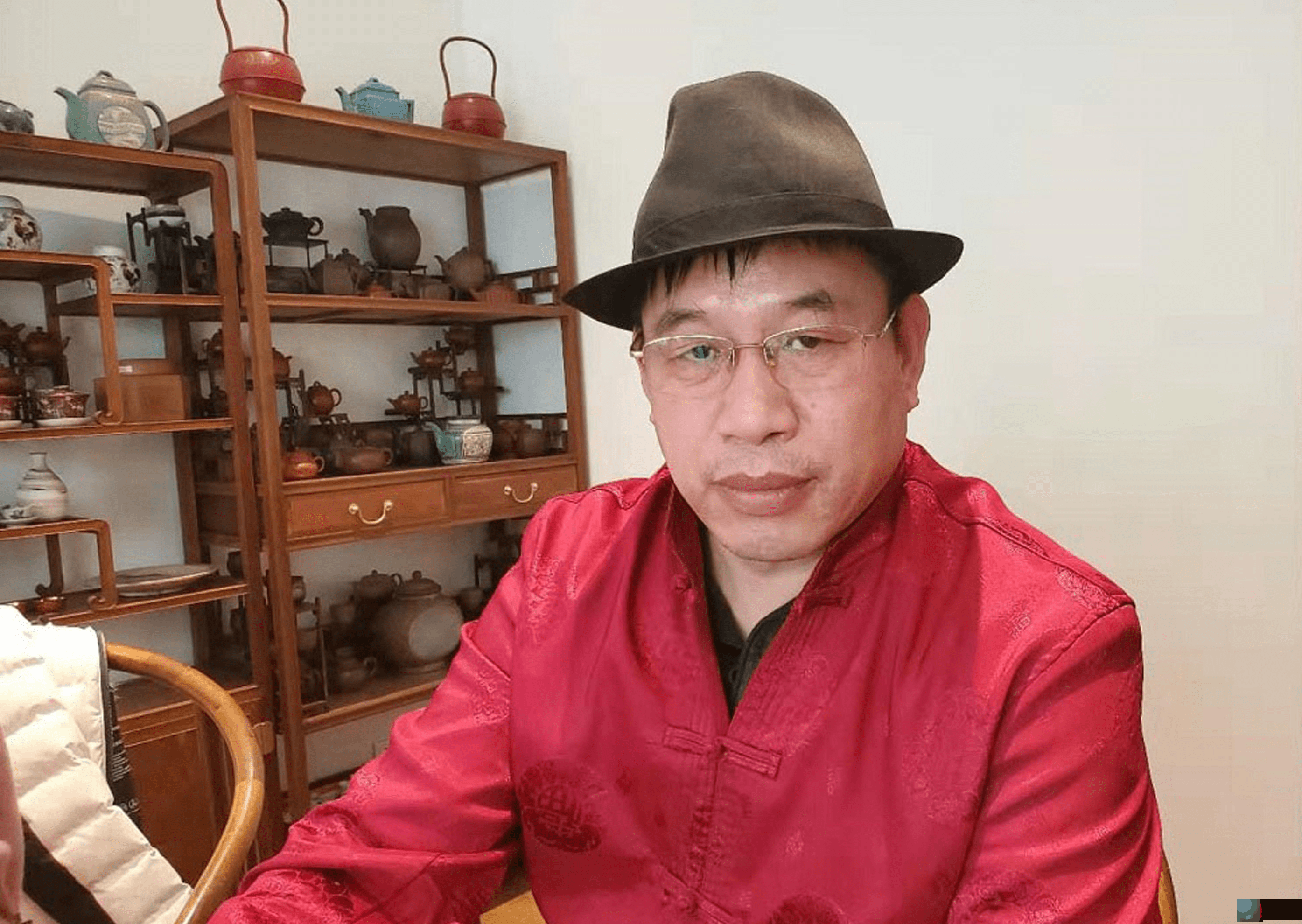 北有颜廷利，南有无量子，此二人合称中国易学界双雄