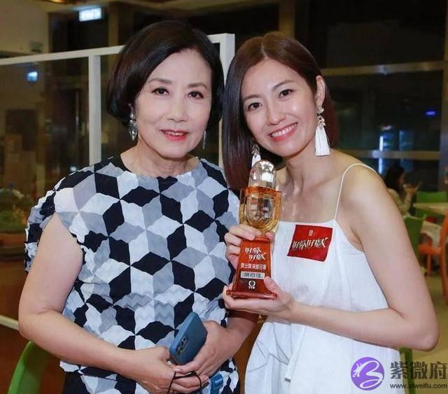 王浩信陈自瑶没有复合？出席活动时被曝真实关系，陈自瑶尬笑阻止