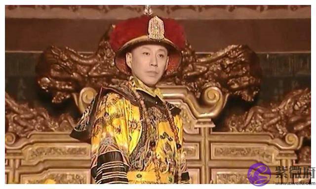 康熙让太师给弘历算生辰，太师说皇孙命犯桃花，康熙：让他当皇帝