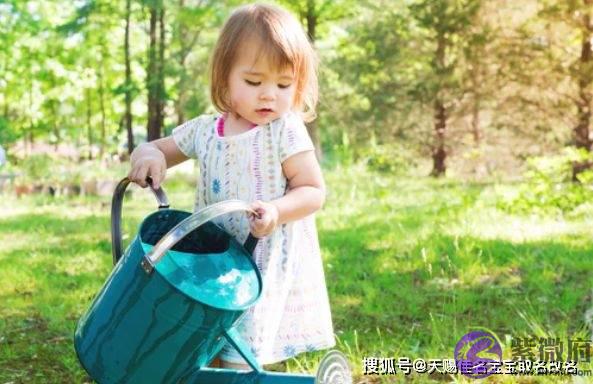 罗姓缺土的女孩最佳名字，高贵典雅的女宝宝名字