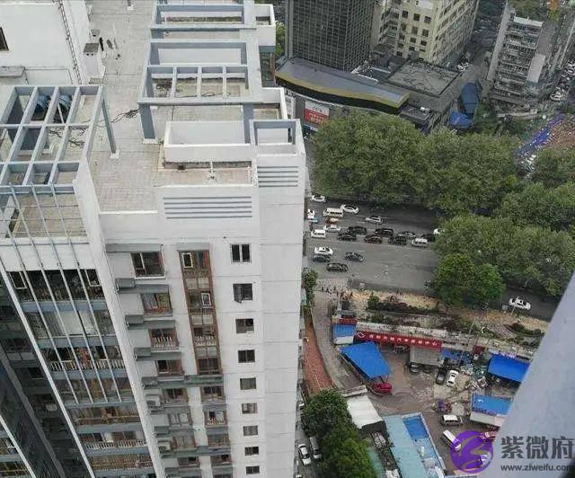 有钱人买房子，为什麽不买边户和顶楼？其中的“秘密”买了才知道