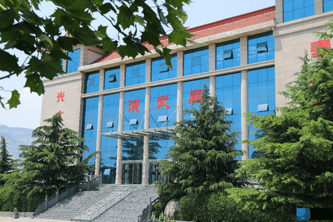 五月，正午的阳光