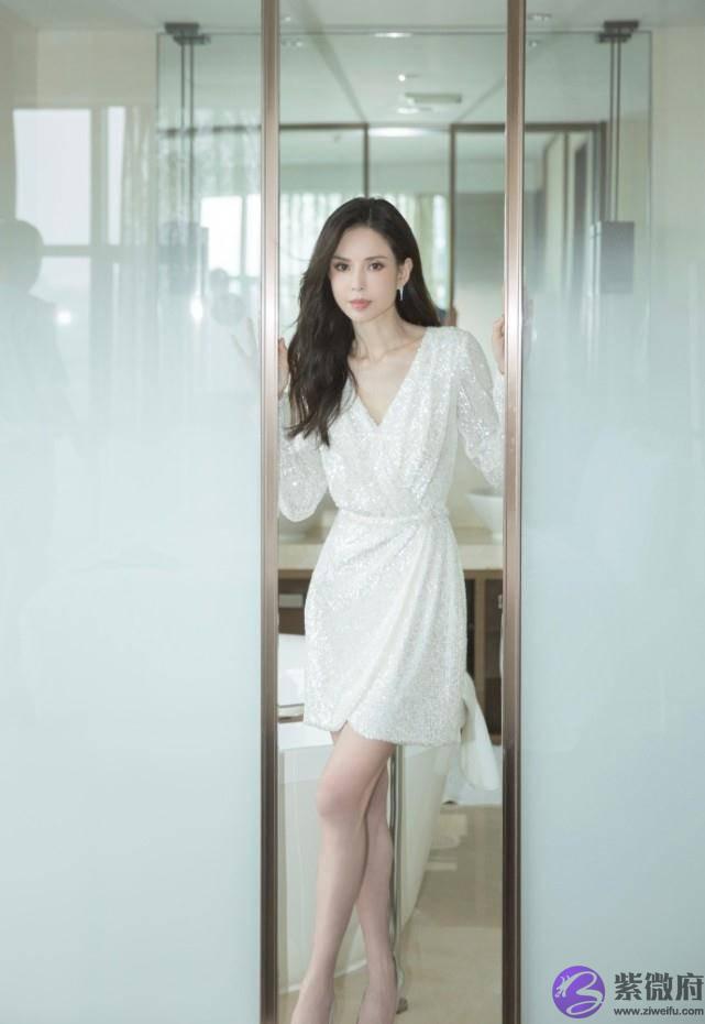 李若彤自曝名字是徐克改的，54岁未婚原因曝光，被封不老女神