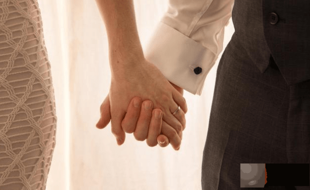 生辰姻缘分析，伤官旺而为忌，婚宫逢冲，未来还有婚姻吗？