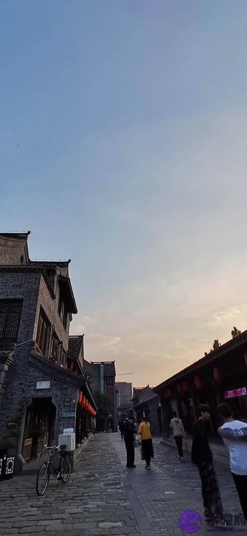 生辰阴差阳错日出生，命中还缺火，是个二婚且还容易离婚的命