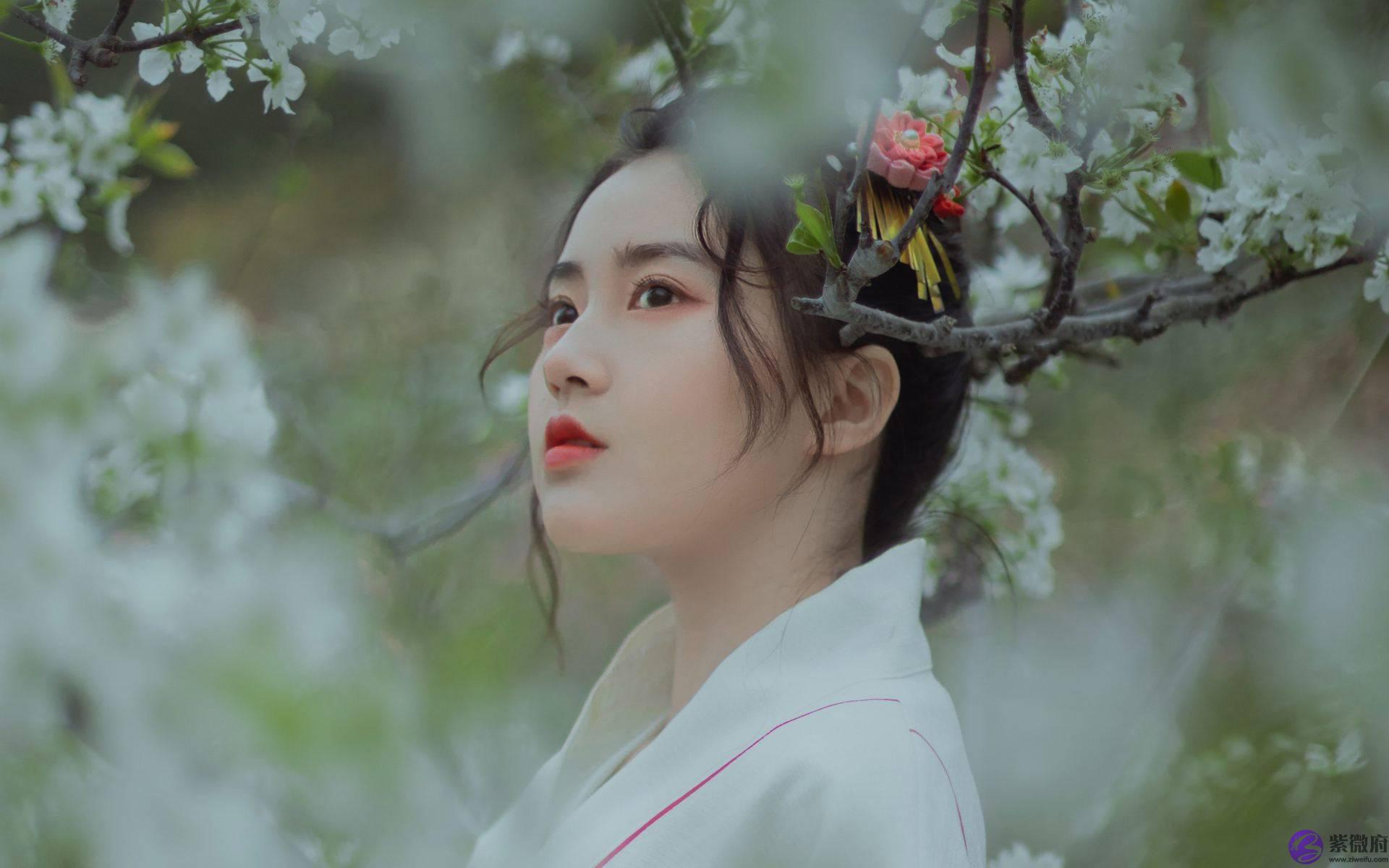 生辰夫星入墓，枭印贴身，感情不稳，事业也难成才的命
