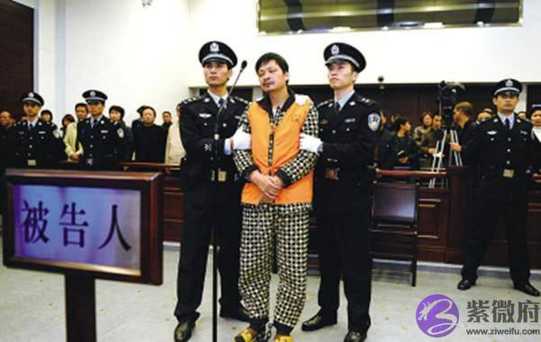 从医生摇身一变为冷血杀手