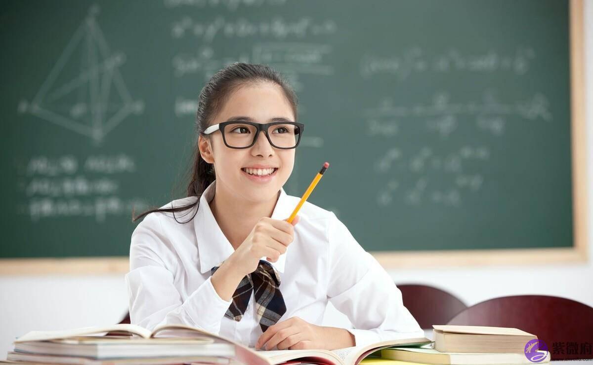 中考成绩中上等的学生，普通高中重点班跟重点高中普通班选哪个？