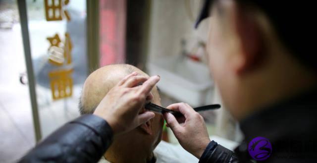 农村俗语说“正月不剃头，腊月不定亲”为什麽？