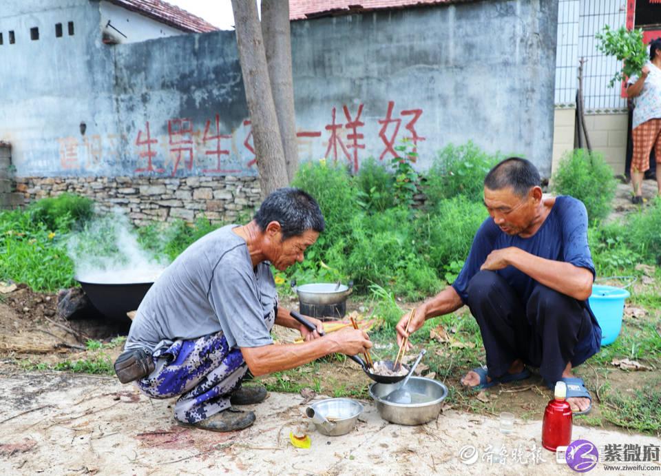 这个地方的民俗，农历六月六日村民们一起吃伏羊