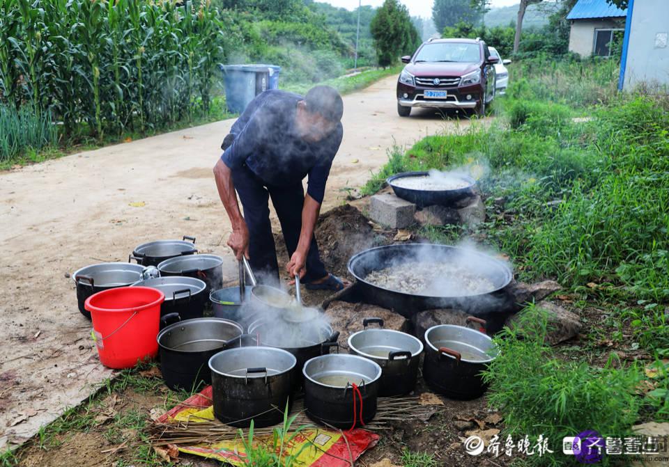 这个地方的民俗，农历六月六日村民们一起吃伏羊