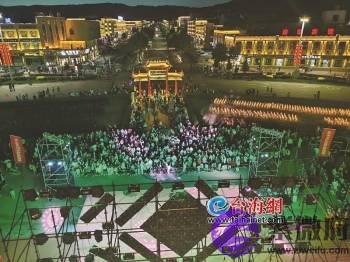 民俗风情写传奇 特色电商添活力！两岸记者打卡特克斯、昭苏民俗村街