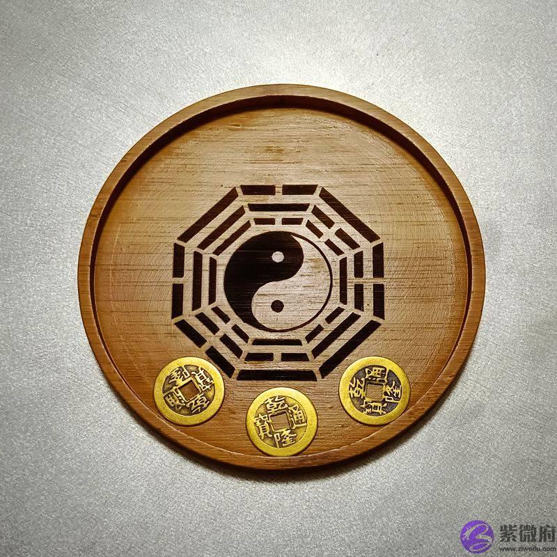 周易六爻摇卦，硬币掉地上还准不准？寓意是什麽？