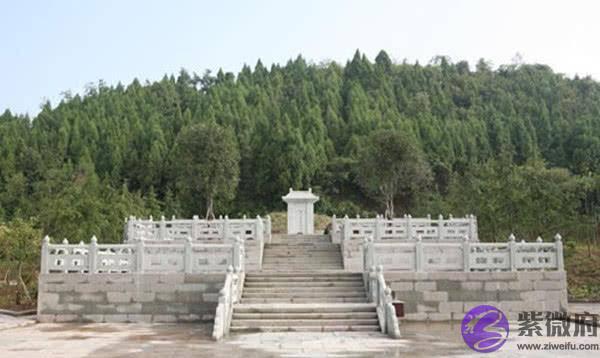 袁天罡有多牛？与李淳风同时选的墓地，1个破败不堪1个完好无损！