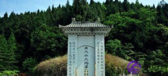 袁天罡有多牛？与李淳风同时选的墓地，1个破败不堪1个完好无损！