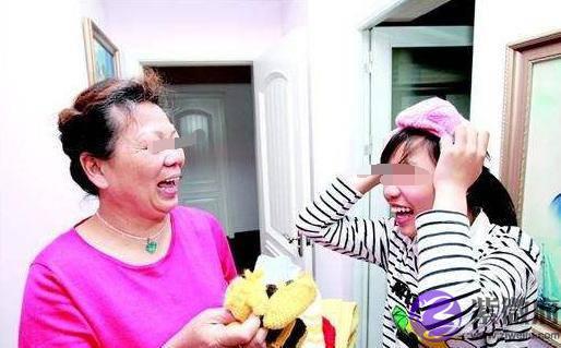 孩子还没出生，婆婆织了20套毛衣，去了趟她房间后，儿媳哭了