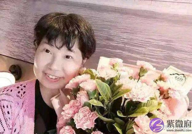 杜新枝晒剖腹产手术刀口，从肚子到身材，网友：糊弄谁呢