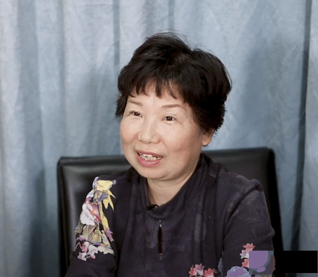 杜新枝晒剖腹产手术刀口，从肚子到身材，网友：糊弄谁呢
