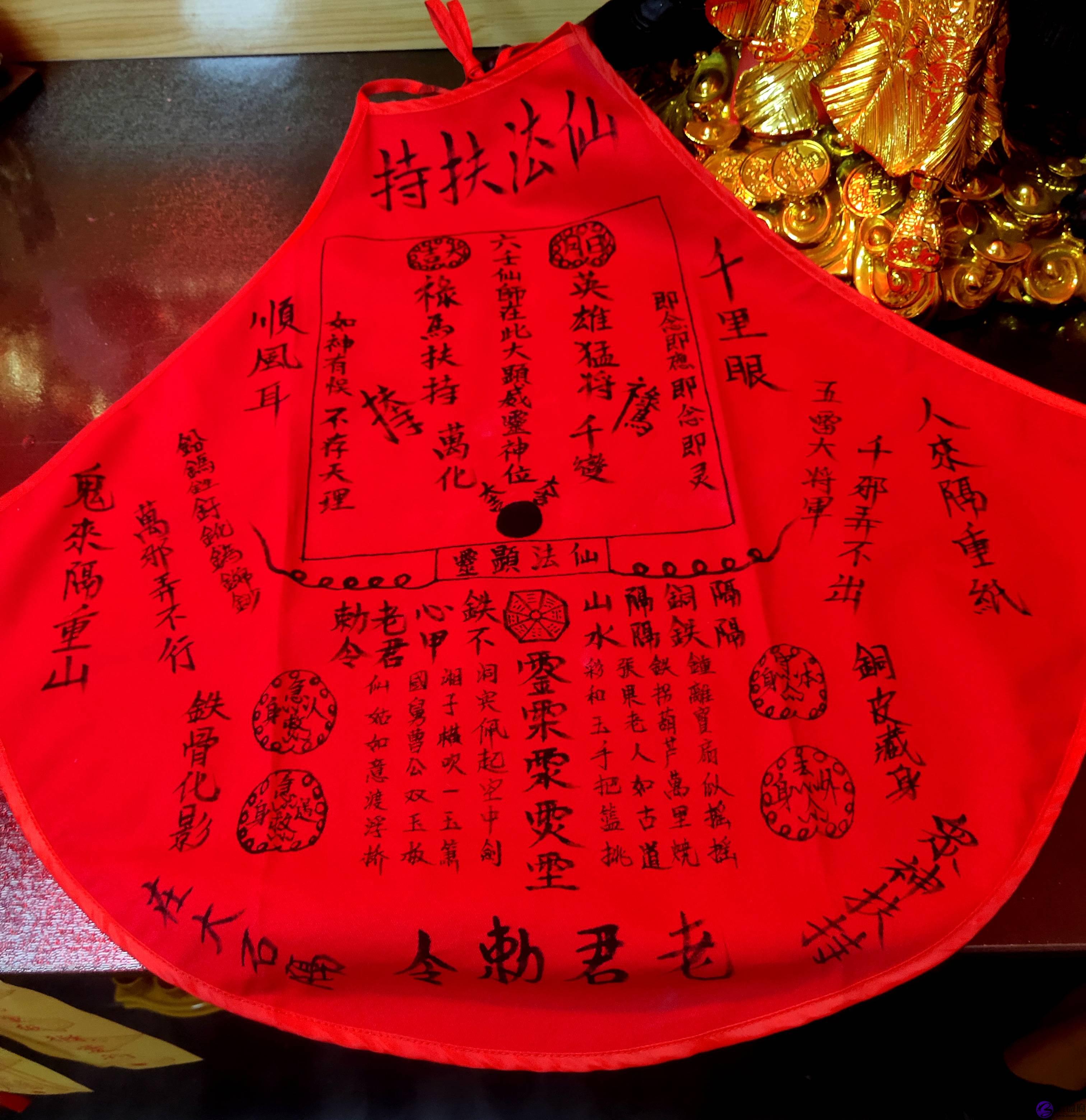 六壬红肚兜文化传承-门派护身文物法器三十三天流民六壬铁板，河北六壬伏英馆
