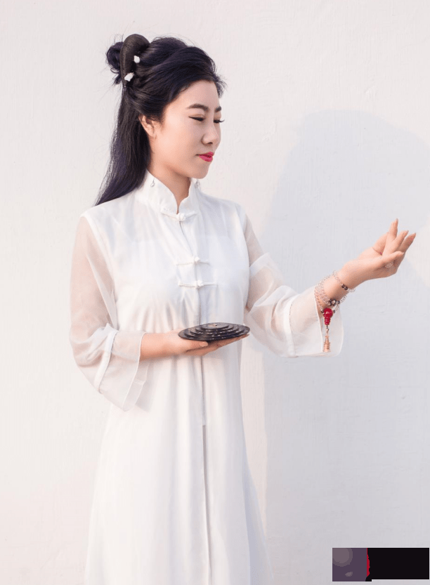 凤缘成小凤仙老师：易术小六壬解读人生，助运事业。