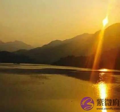 丁火丑月比劫重重地支卯木生旺比劫克制食伤大运三合金局发财百万