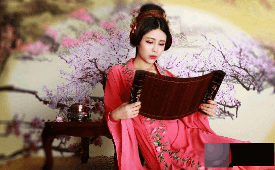 生辰生辰看婚姻，一生情感多波折，烂桃花不断的女人